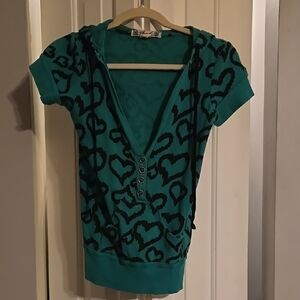 Thread & Supply Green Fitted Short Sleeve Hoodie with Graphic Design